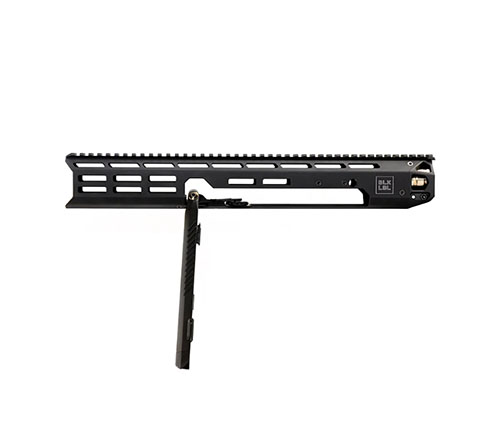 Der BLK LBL Bipod bietet eine innovative Barrel-Through-Konstruktion für mehr Stabilität, flüssige Bewegungen und einfaches Falten der Beine für mehr Mobilität.